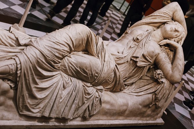 Uffizi Gallery Florence Exclusive Guided Museum Tour - Crowd strategy: entry timing, room rules, and what to bring