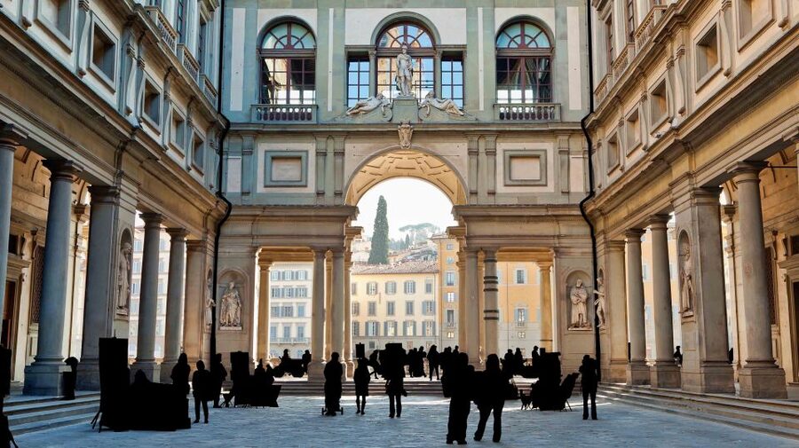 Uffizi Gallery & Hop-on Hop-off Bus Tour - When things go wrong: voucher mix-ups and bus delays to watch