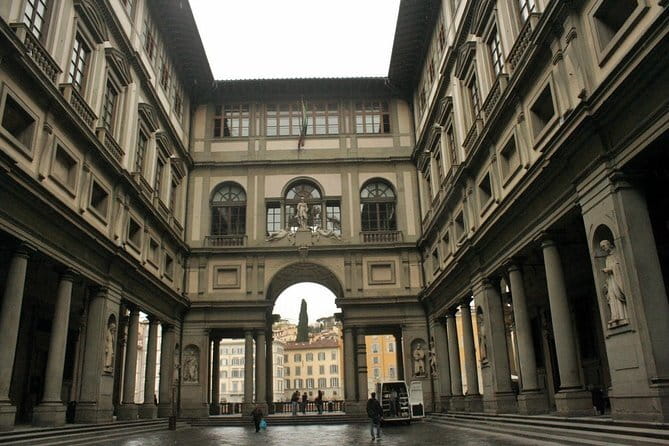 Uffizi Gallery Private Tour with 5-star Guide - Entry rules that can trip you up: ID names and Green Pass notes