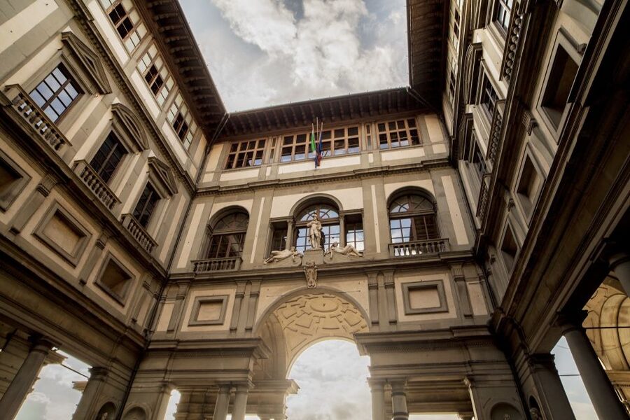Uffizi Gallery: Small Group Guided Tour with Skip-the-Line - Getting into the Uffizi without playing queue roulette
