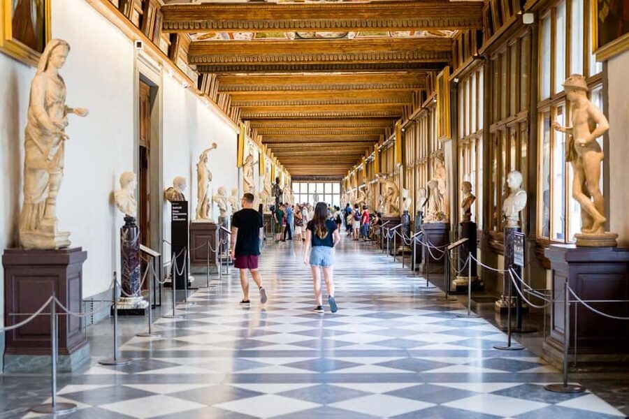 Uffizi Gallery: Small Group Guided Tour with Skip-the-Line - The guided walk and your best viewing moments