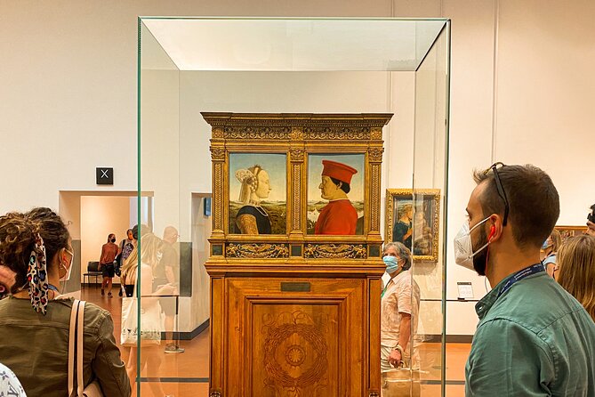 UFFIZI Private Tour in Florence Italy - How the tour stays enjoyable in a crowded gallery