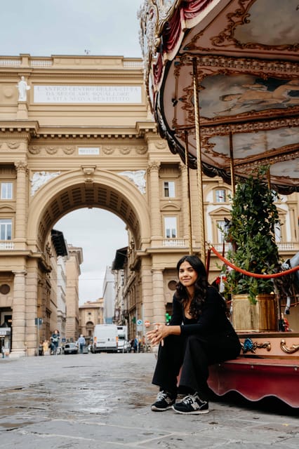 Unique Photographer in Florence - The one-hour Medium photoshoot route, Duomo, narrow street, Santa Trinita