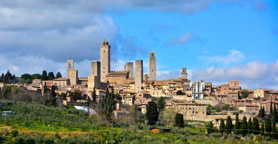 Visit Siena and San Gimignano with lunch at a family farm - San Gimignano’s fine towers: short stroll, big views