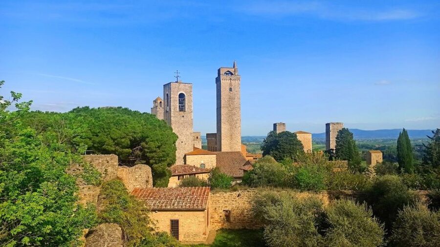 Visit Siena and San Gimignano with lunch at a family farm - Chianti hills photo stop: the quick break that helps the rest of the day