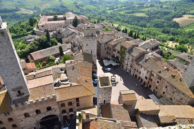 Volterra and San Gimignano: a taste of medieval Tuscany! - Volterra stop 3: Piazza dei Priori, Twilight Tower vibes, then historic streets