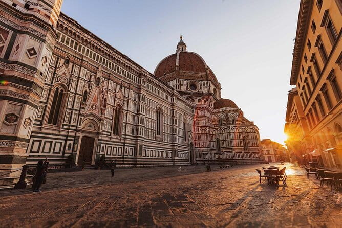 Walking Guided Tour of Florence landmarks - Stop 4: Piazza della Repubblica, from forum to ghetto to a new Florence