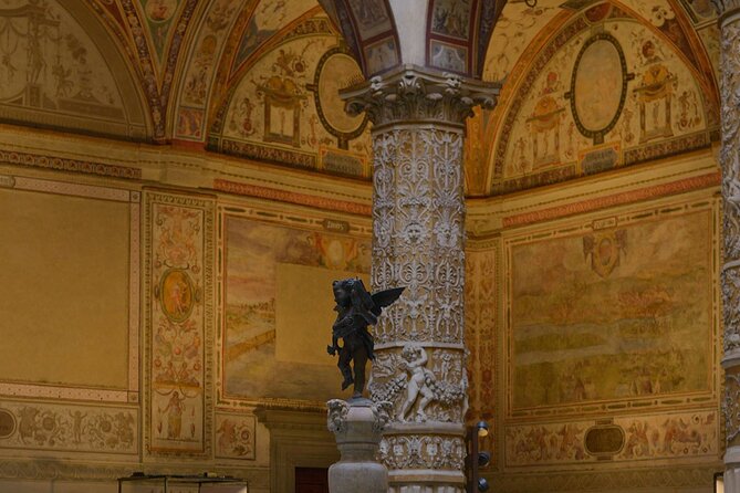 Walking Tour and Wine Experience in Florence - Passing through the Uffizi area to the Arno promenade viewpoints