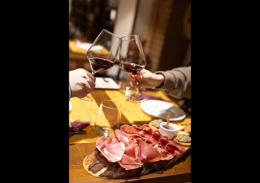 Wine Tasting Experience with Seven Types of Tuscan Wine - Pairing bites that do more than fill your glass