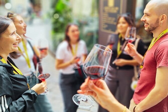 Wine Windows Walk with Wine Tasting and Appetizers - A 5 pm Florence wine walk that sidesteps the worst crowd crunch